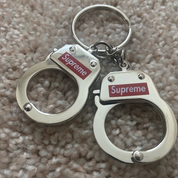 Supreme Handcuffs Keychain - Picture 3 of 5